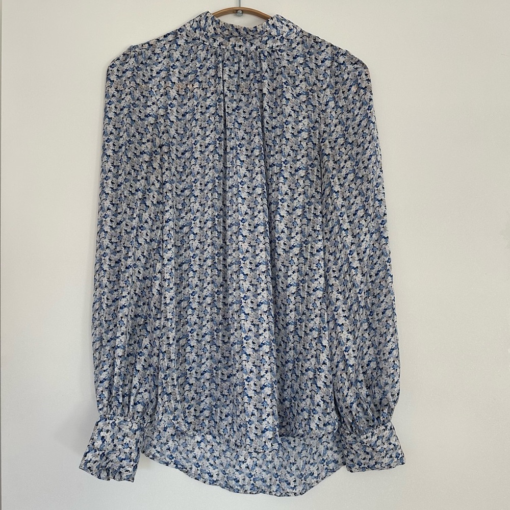 H&M Blue and White Floral Blouse Size S
